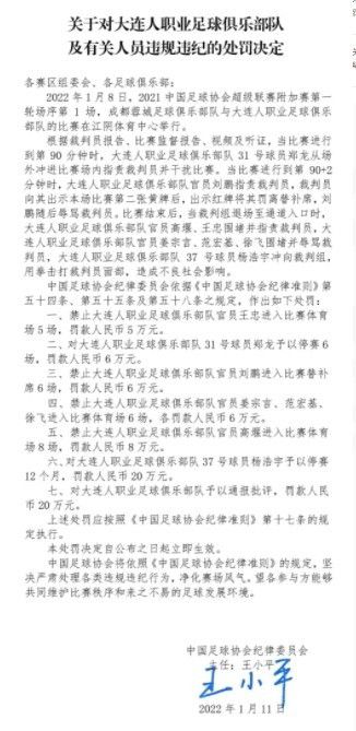 第21分钟，罗马禁区正前沿获得任意球机会，扎莱夫斯基主罚直接攻门，球打高了！